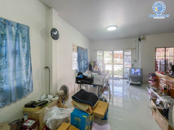 *****บ้านแฝดมือสองชั้นเดียว ย่านนนทบุรี ม.อุดมทรัพย์ บางศรีเมือง บนเนื้อที่ 31.6 ตร.ว. มาพร้อมฟังก์ชัน 3 ห้องนอน 2 ห้องน้ำ จอดรถ 1 คัน แถมฟรี เครื่องปรับอากาศ 1 เครื่อง บนทำเลศักยภาพ เชื่อมต่อถนนหลายเส้นทาง ใกล้จุดขึ้นทางด่วนฉลองรัช